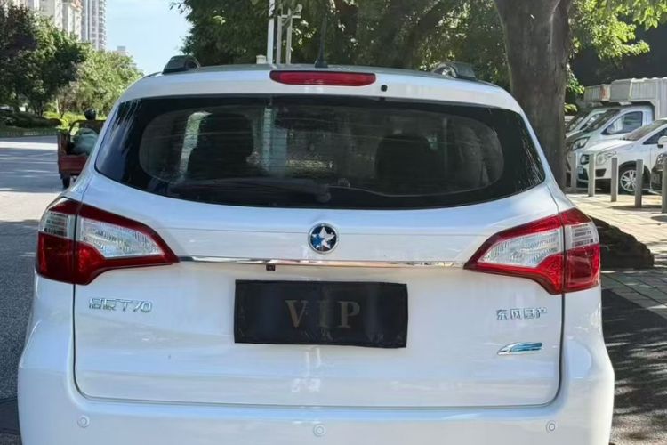 Used Venucia T70 2015 2.0L CVT Smart Choice Edition Exterior 4