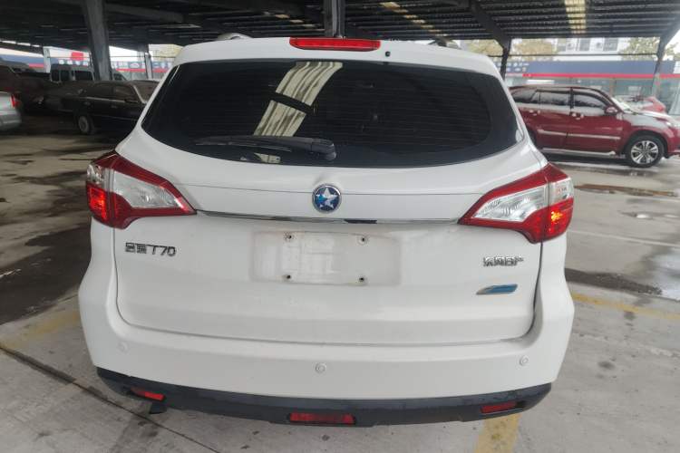 Used Venucia T70 2015 2.0L CVT Smart Choice Edition Exterior 4