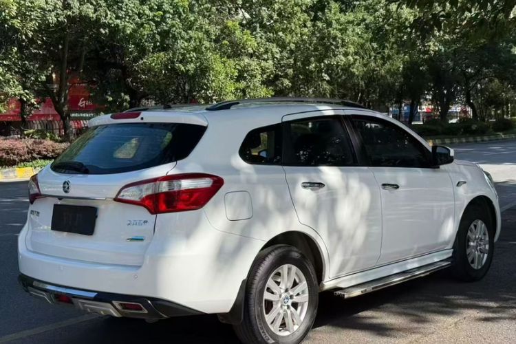 Used Venucia T70 2015 2.0L CVT Smart Choice Edition Exterior 5