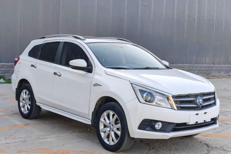 Used Venucia T70 2015 2.0L CVT Smart Edition Exterior 5