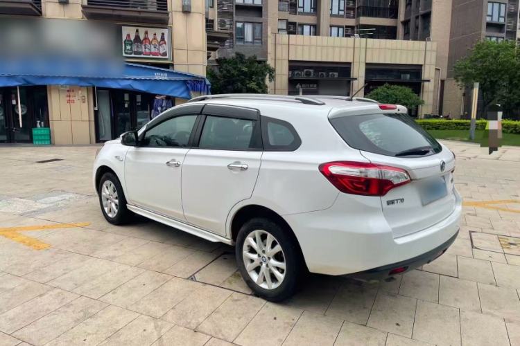 Used Venucia T70 2015 2.0L CVT Smart Edition Exterior 5