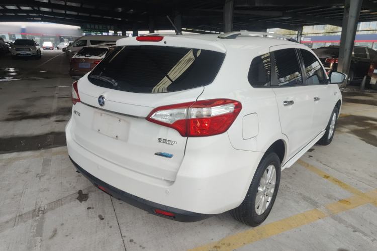 Used Venucia T70 2015 2.0L CVT Smart Choice Edition Exterior 5