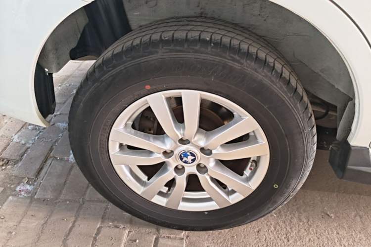 Used Venucia T70 2015 2.0L CVT Smart Choice Edition Exterior 5