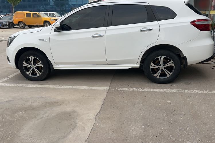 Used Venucia T70 2015 1.6L Manual Ruixing Edition Exterior 5