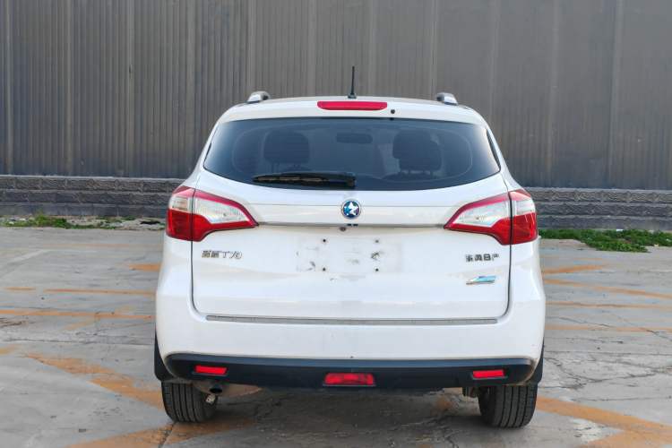 Used Venucia T70 2015 2.0L CVT Smart Edition Exterior 6