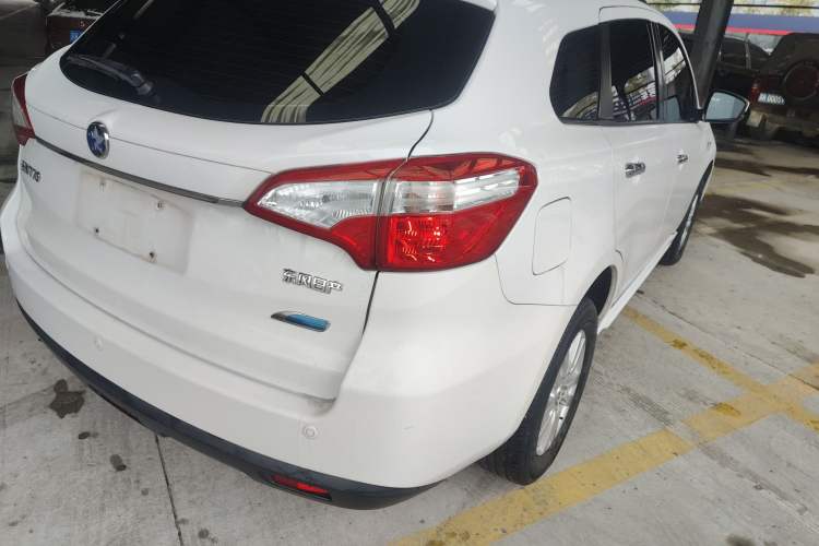 Used Venucia T70 2015 2.0L CVT Smart Choice Edition Exterior 6