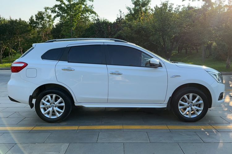 Used Venucia T70 2015 2.0L CVT Smart Edition Exterior 7