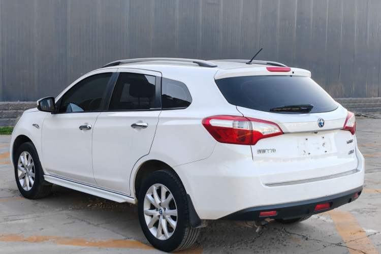 Used Venucia T70 2015 2.0L CVT Smart Edition Exterior 7