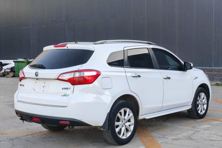 Used Venucia T70 2015 2.0L CVT Smart Edition Exterior 8