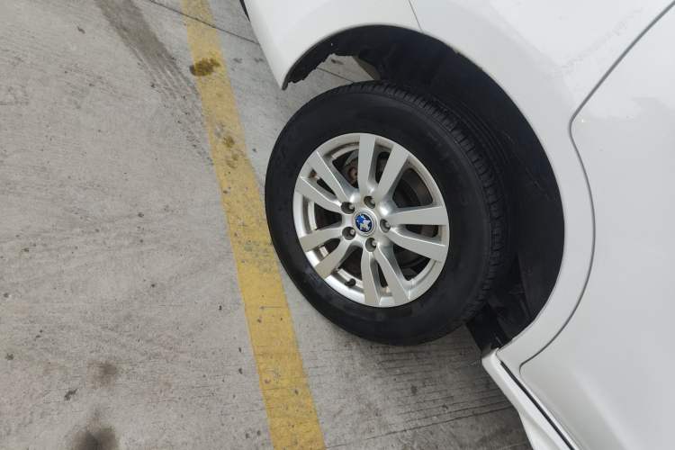 Used Venucia T70 2015 2.0L CVT Smart Choice Edition Exterior 8