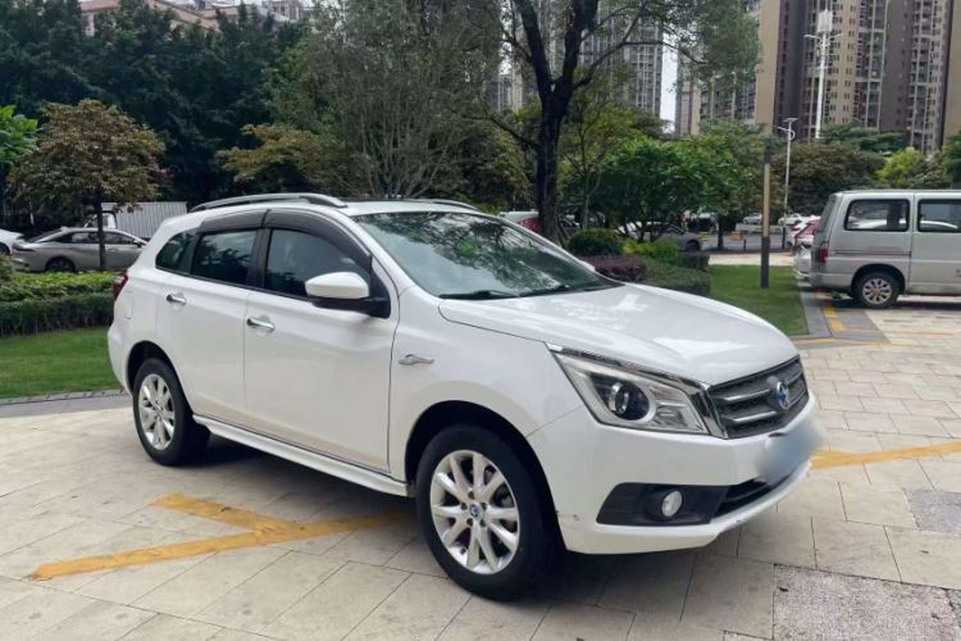Used Venucia T70 2015 2.0L CVT Smart Edition Exterior 9