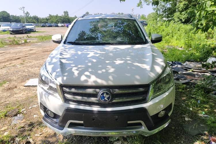 Used Venucia T70 2015 2.0L CVT Smart Choice Edition Front