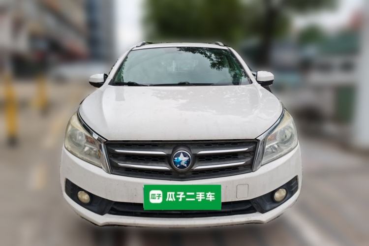 Used Venucia T70 2015 2.0L CVT Smart Choice Edition Front