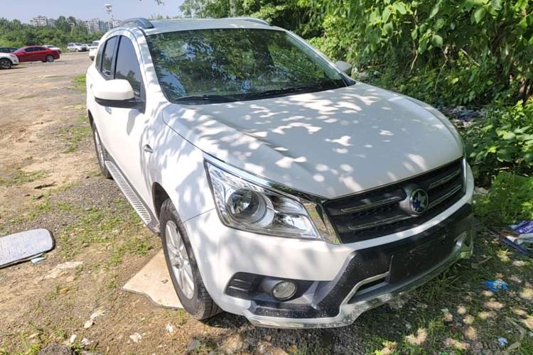 Used Venucia T70 2015 2.0L CVT Smart Choice Edition Front Right 45 Deg