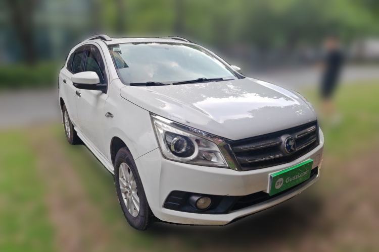 Used Venucia T70 2015 2.0L CVT Smart Edition Front Right 45 Deg
