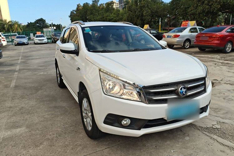 Used Venucia T70 2015 2.0L CVT Smart Choice Edition Front Right 45 Deg