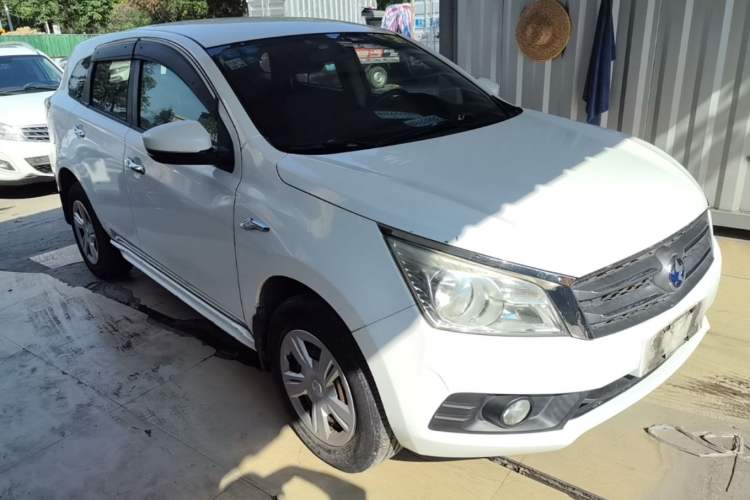 Used Venucia T70 2015 1.6L Manual Ruixing Edition Front Right 45 Deg