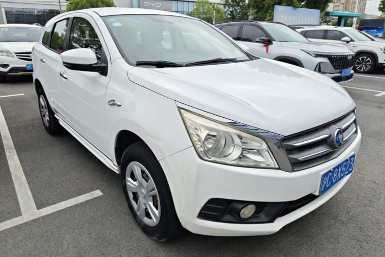 Used Venucia T70 2015 1.6L Manual Ruixing Edition Front Right 45 Deg