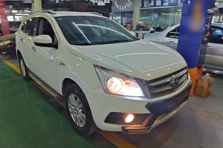 Used Venucia T70 2015 2.0L CVT Smart Choice Edition Front Right 45 Deg