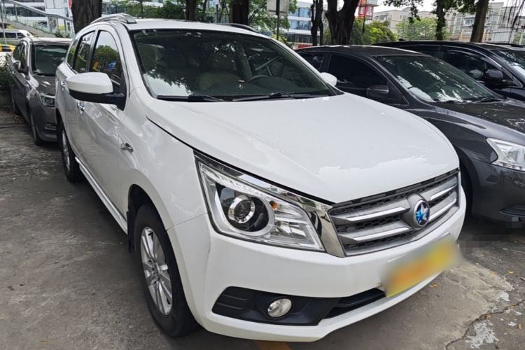 Used Venucia T70 2015 2.0L CVT Smart Edition Front Right 45 Deg