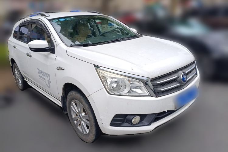 Used Venucia T70 2015 2.0L CVT Smart Choice Edition Front Right 45 Deg