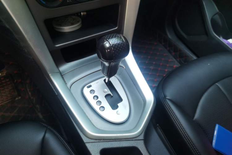 Used Venucia T70 2015 2.0L CVT Smart Choice Edition Gear Lever
