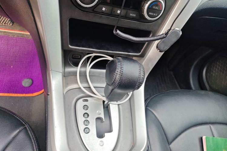 Used Venucia T70 2015 2.0L CVT Smart Edition Gear Lever