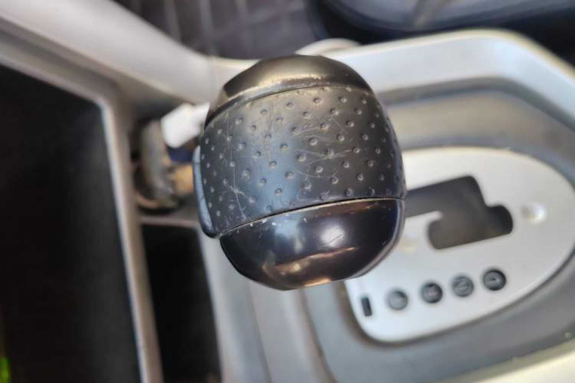Used Venucia T70 2015 2.0L CVT Smart Choice Edition Gear Lever