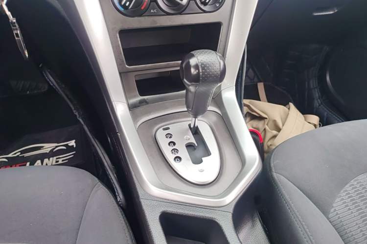 Used Venucia T70 2015 2.0L CVT Smart Choice Edition Gear Lever