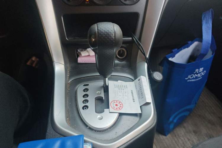 Used Venucia T70 2015 2.0L CVT Smart Choice Edition Gear Lever