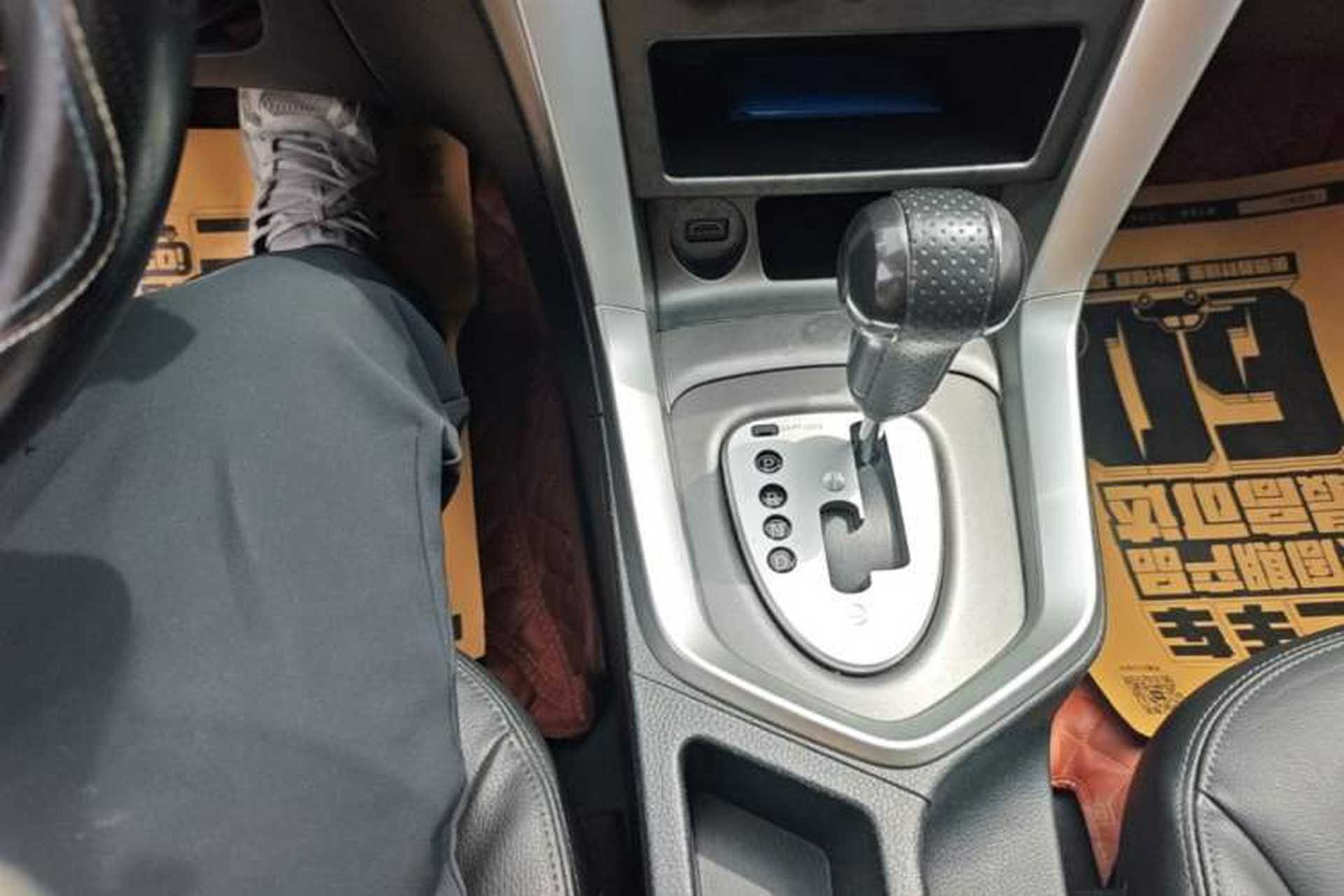 Used Venucia T70 2015 2.0L CVT Smart Edition Gear Lever