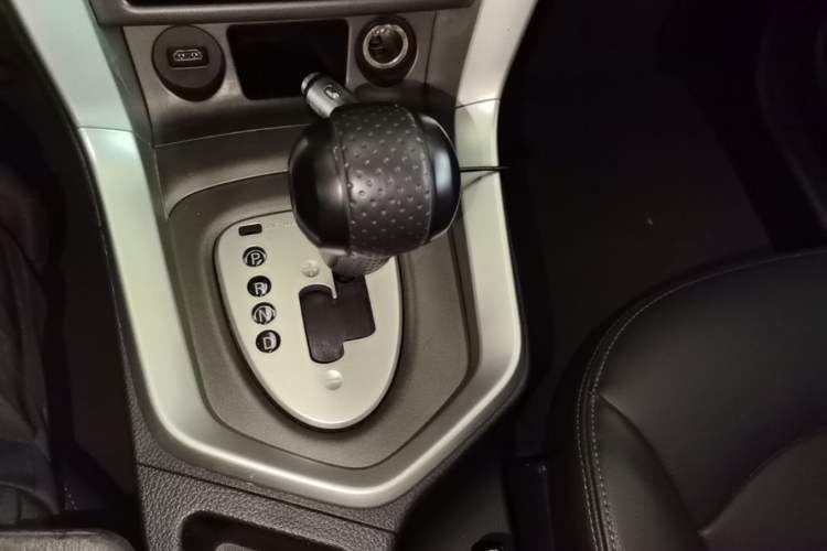 Used Venucia T70 2015 2.0L CVT Smart Edition Gear Lever