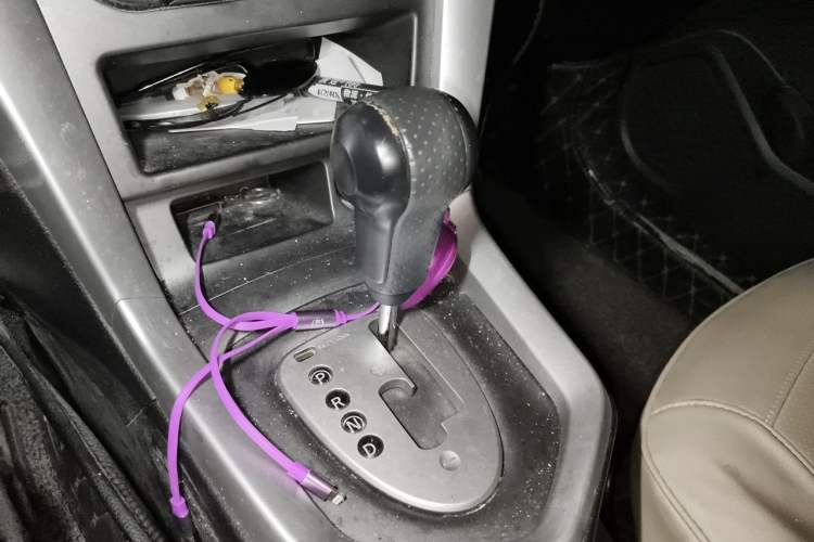 Used Venucia T70 2015 2.0L CVT Smart Choice Edition Gear Lever