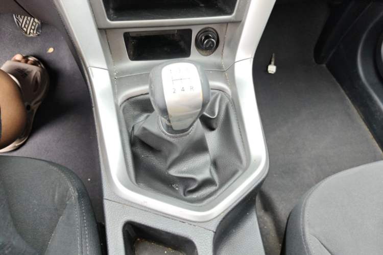 Used Venucia T70 2015 1.6L Manual Ruixing Edition Gear Lever