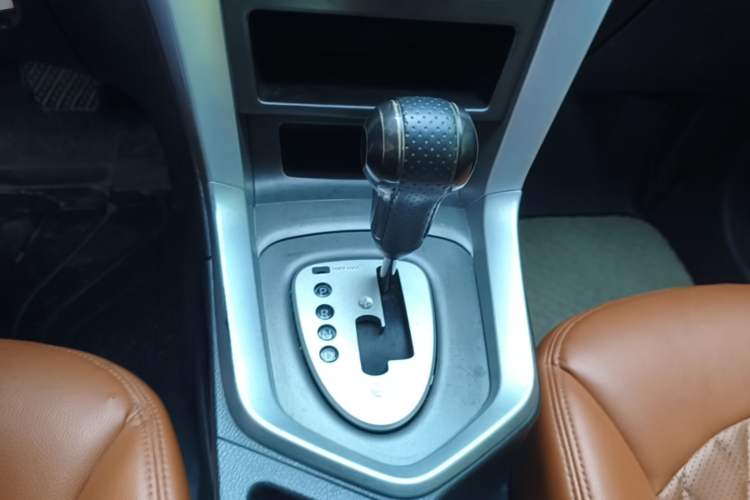 Used Venucia T70 2015 2.0L CVT Smart Choice Edition Gear Lever