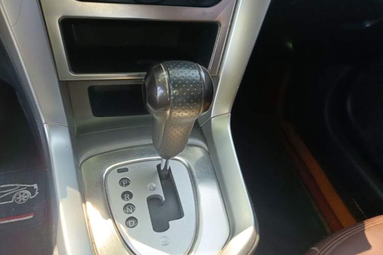 Used Venucia T70 2015 2.0L CVT Smart Choice Edition Gear Lever