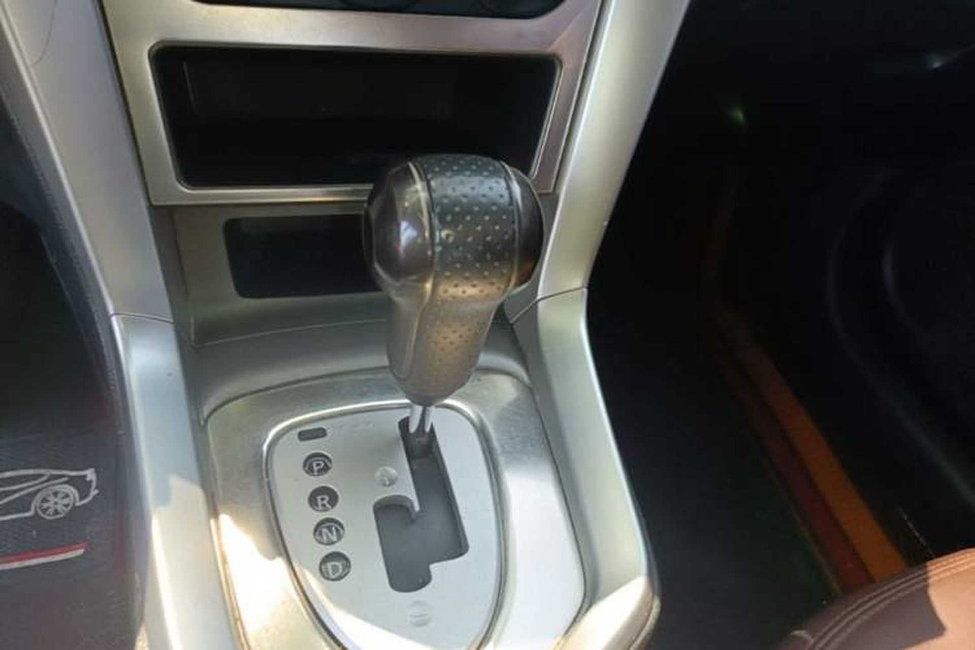 Used Venucia T70 2015 2.0L CVT Smart Choice Edition Gear Lever