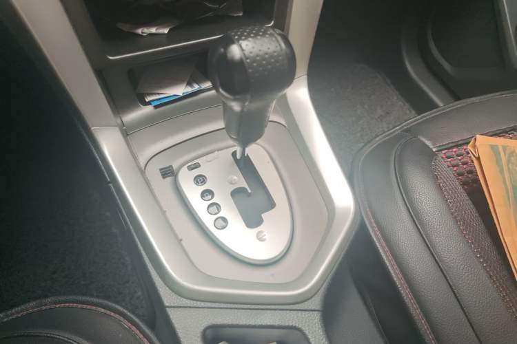 Used Venucia T70 2015 2.0L CVT Smart Choice Edition Gear Lever