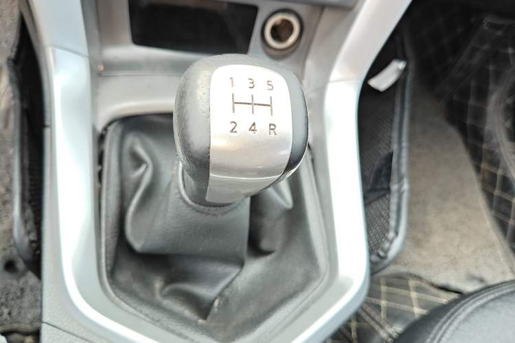 Used Venucia T70 2015 1.6L Manual Ruixing Edition Gear Lever