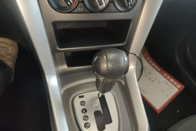 Used Venucia T70 2015 2.0L CVT Smart Choice Edition Gear Lever