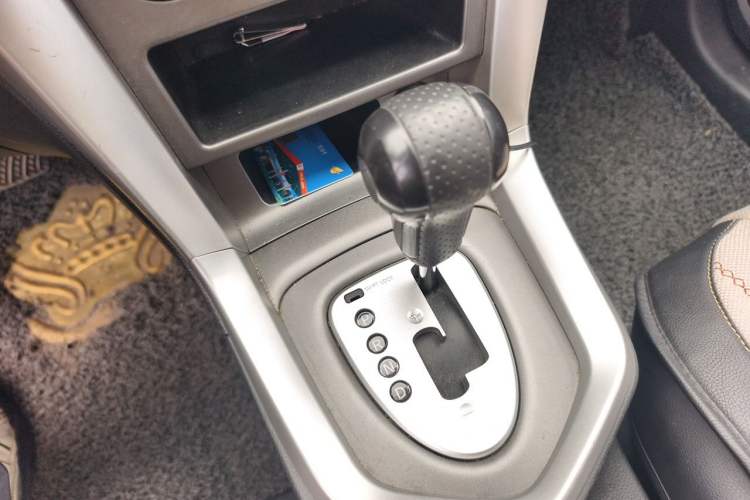 Used Venucia T70 2015 2.0L CVT Smart Choice Edition Gear Lever