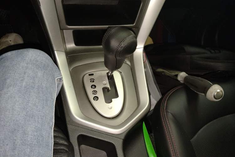 Used Venucia T70 2015 2.0L CVT Smart Choice Edition Gear Lever