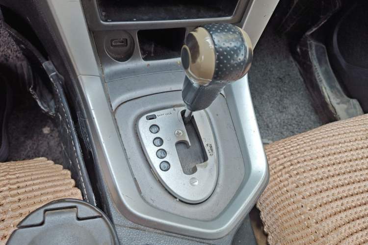 Used Venucia T70 2015 2.0L CVT Smart Edition Gear Lever