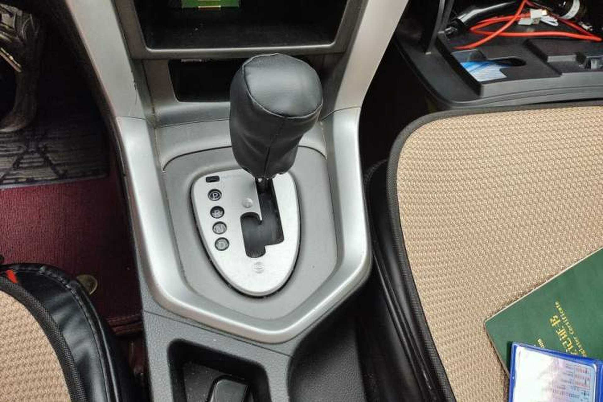 Used Venucia T70 2015 2.0L CVT Smart Choice Edition Gear Lever