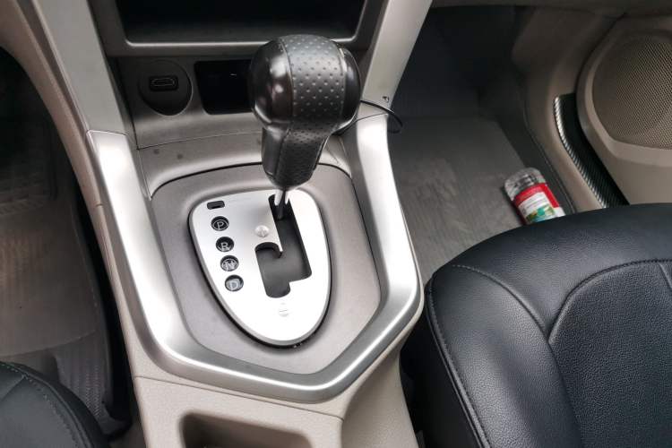 Used Venucia T70 2015 2.0L CVT Smart Edition Gear Lever