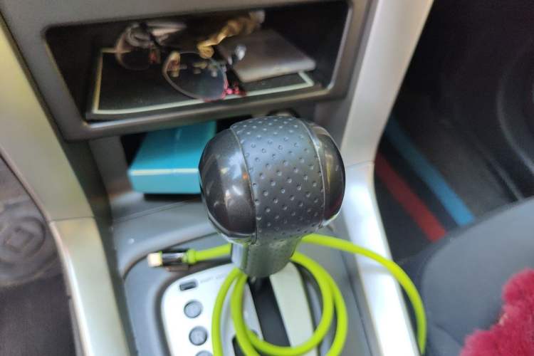 Used Venucia T70 2015 2.0L CVT Smart Choice Edition Gear Lever