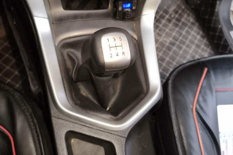 Used Venucia T70 2015 1.6L Manual Ruixing Edition Gear Lever