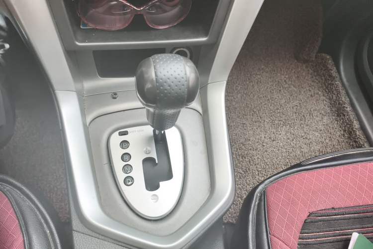 Used Venucia T70 2015 2.0L CVT Smart Choice Edition Gear Lever