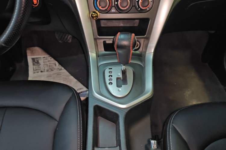 Used Venucia T70 2015 2.0L CVT Smart Choice Edition Gear Lever