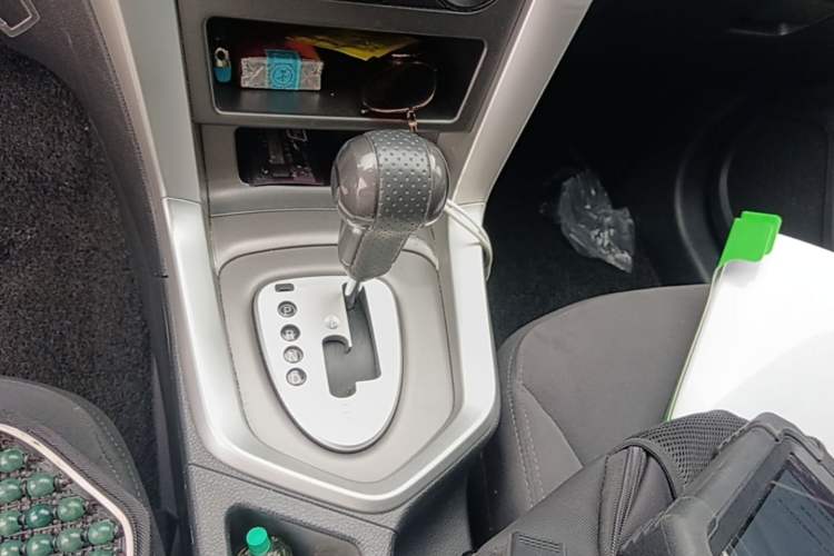Used Venucia T70 2015 2.0L CVT Smart Choice Edition Gear Lever
